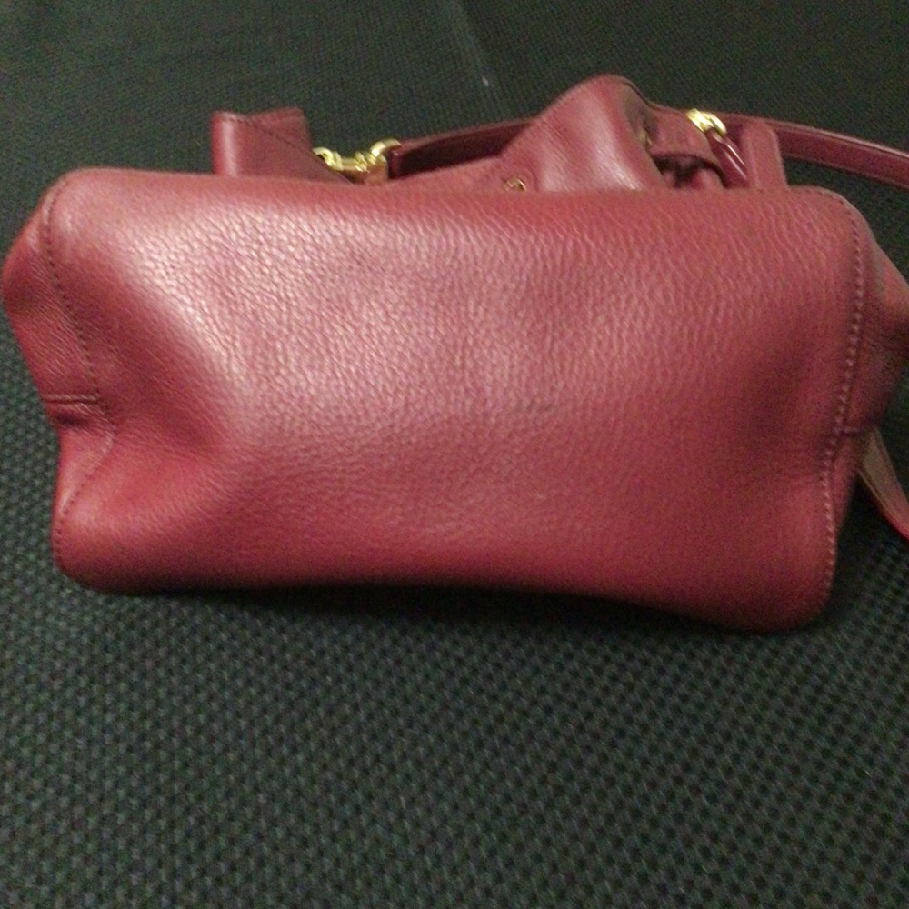 Tory Burch “Thea” all-leather bucket bag ♥️ - Picture 2 of 3